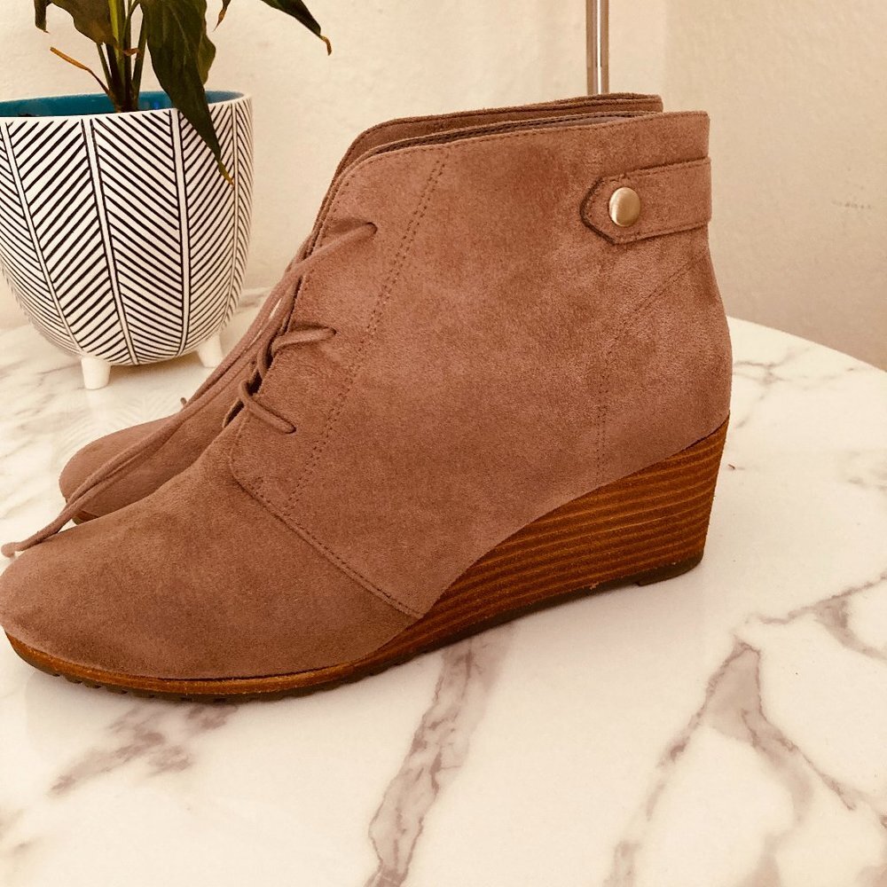 Dr. Scholl's Vegan Suede Lace Up Wedge Booties Taupe Size 9 - Picture 3 of 5